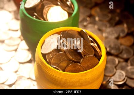 Gulak ist der traditionelle Name eines Münzbehälters oder indischen Sparschwein, in der Regel von Kindern im ländlichen Indien verwendet, Münze Stockfoto