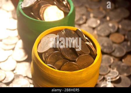 Gulak ist der traditionelle Name eines Münzbehälters oder indischen Sparschwein, in der Regel von Kindern im ländlichen Indien verwendet, Münze Stockfoto