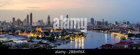 Die Hauptstadt des großen Palasts von Thailand mit dem Chao-Phraya-Fluss, der die Insel Rattanakosin umgibt Stockfoto