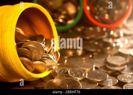 Gulak ist der traditionelle Name eines Münzbehälters oder indischen Sparschwein, in der Regel von Kindern im ländlichen Indien verwendet, Münze Stockfoto