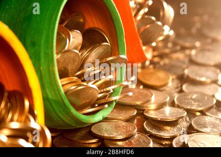 Gulak ist der traditionelle Name eines Münzbehälters oder indischen Sparschwein, in der Regel von Kindern im ländlichen Indien verwendet, Münze Stockfoto