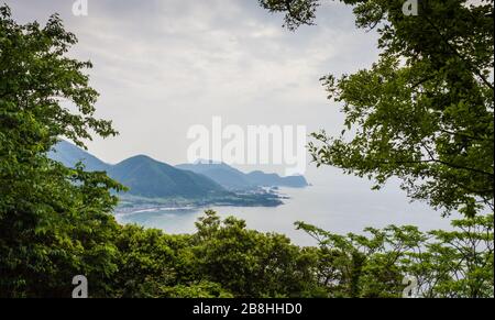 Blick auf die Küste der Tango-Halbinsel in der Präfektur Kyoto, Japan. Stockfoto