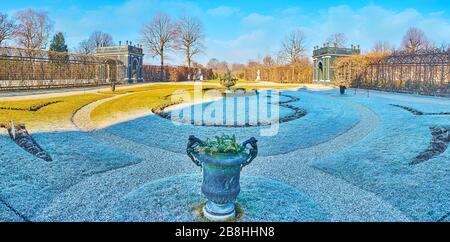 WIEN, ÖSTERREICH - 19. FEBRUAR 2019: Die Wintersaison im Kammergarten des Schlosses Schönbrunn; Zierrasen und Blumenbeete sind kokere Stockfoto