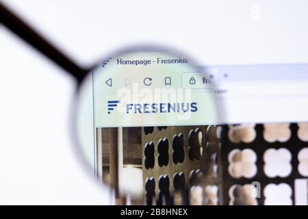 Los Angeles, Kalifornien, USA - 20. März 2020: Firmenlogo von Fresenius auf der Webseite "Close-up on Screen", Illustrative Editorial Stockfoto