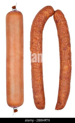 Schmackhafte Wurst wird von einem Ringlügen beschnitten und Wurststab isoliert auf weißem Grund Stockfoto