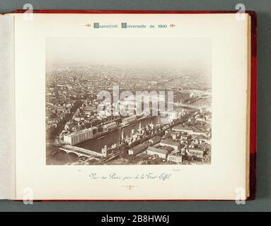 PARIS EXPO 1900 - PARIS BLICK AUF DIE TOUR EIFFEL EXPOSITION UNIVERSELLE PARIS 1900. Vue sur Paris Pry de la Tour Eiffel. Photographie de Neurdein Frères. Musée des Beaux-Arts de la Ville de Paris, Petit Palais. Stockfoto
