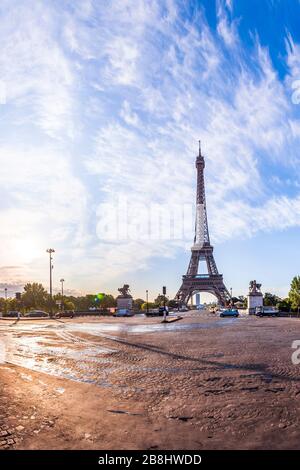 Der Eiffelturm von Pont d'Iena in Paris, Frankreich. Stockfoto