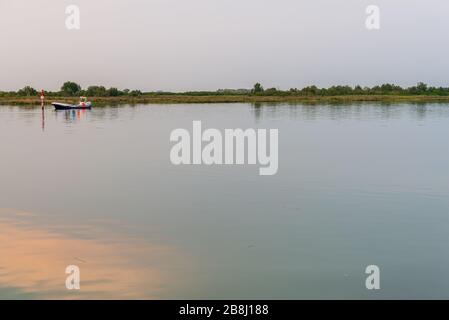 Strandlandschaft in der Lagune von Bibione Pineda an einem frühen septembertag, provinz venedig Stockfoto