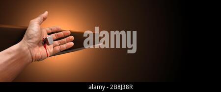 Hand auf einem Kreuz genagelt. Kreuzigung des Themas Jesus Christus. Stockfoto