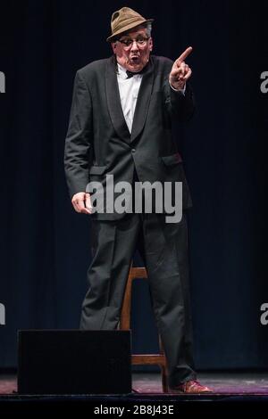 Count Arthur Strong Stand Up Comedian live in Bath. Stockfoto