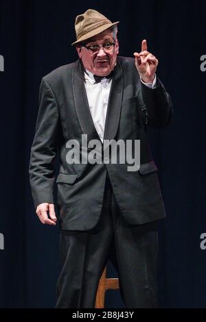 Count Arthur Strong Stand Up Comedian live in Bath. Stockfoto