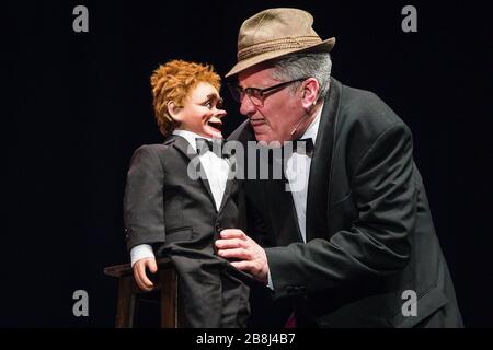 Count Arthur Strong Stand Up Comedian live in Bath. Stockfoto