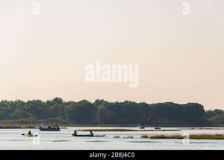 Strandlandschaft in der Lagune von Bibione Pineda an einem frühen septembertag, provinz venedig Stockfoto