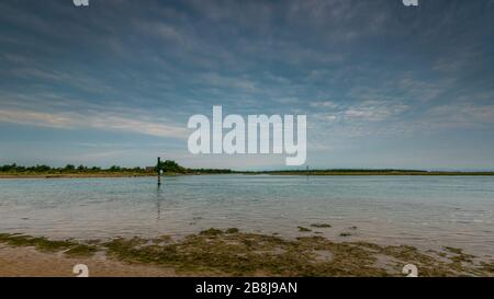 Strandlandschaft in der Lagune von Bibione Pineda an einem frühen septembertag, provinz venedig Stockfoto