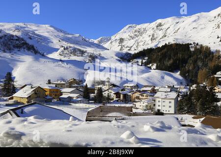 Bivio, idyllisches Bergdorf am Julierpass Stockfoto
