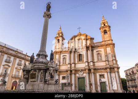 Kirche San Domenico und Säule der Unbefleckten Empfängnis im Stadtteil La Loggia der süditalienischen Stadt Palermo, der Hauptstadt der autonomen Region Stockfoto