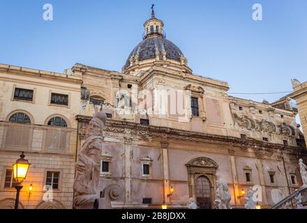 Die Kirche der Heiligen Katharina von Alexandrien an der Piazza Pretoria wird auch als Platz der Schande in der Stadt Palermo auf der Insel Sizilien in Süditalien bezeichnet Stockfoto