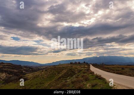 Berglandschaft an den Ausläufern der Pirin-Bergkette im Südwesten Bulgariens Stockfoto