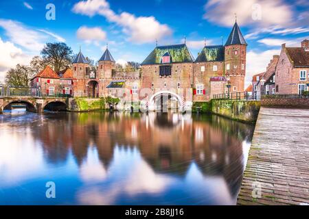 Amersfoort, Niederlande, am Nachmittag im historischen Doppelpoort. Stockfoto