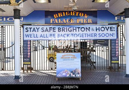 Brighton UK 22. März 2020 - Brighton Palace Pier ist während der Coronavirus COVID-19-Pandemie-Krise für die Öffentlichkeit gesperrt. Kredit: Simon Dack / Alamy Live News Stockfoto