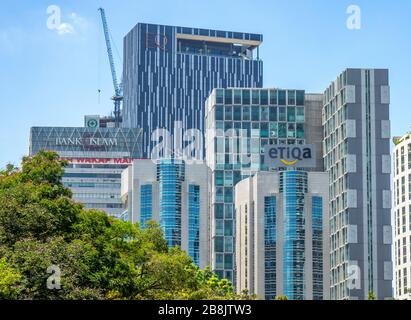 Bürotürme wie Etiqa, Bank Islam und EQ Hotel KLCC im Zentrum von Kuala Lumpur Malaysia. Stockfoto