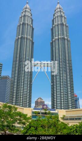 Sure KLCC Shopping Mall am Fuße der Petronas Twin Towers Kuala Lumpur Malaysia. Stockfoto