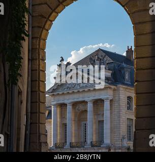 Teil des wunderschönen Palastes der Burgunder im Stadtzentrum von Dijon. Provinz Bourgogne-Franche-Comte Stockfoto