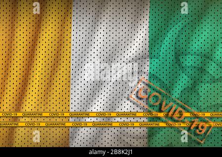 Flagge der Elfenbeinküste und orangefarbener Covid-19-Stempel mit Grenzband. Coronavirus oder pandemic 2019-nCov Virus-Konzept Stockfoto