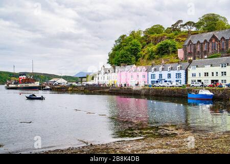 Raddampfer Waverly Calling in Portree Hafen auf der Insel Skye in den Inneren Hebriden von Schottland Stockfoto