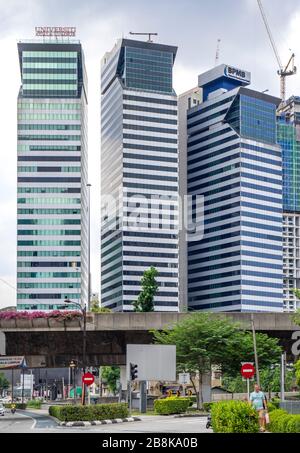 Drei Bürotürme University Kuala Lumpur DBKL Tower 3 und BPMB Tower in Bandar Wawasan KL Malaysia. Stockfoto