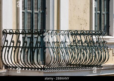 Vintage-Balkon, Nahaufnahme, Kastoria, Griechenland, Osteuropa Stockfoto