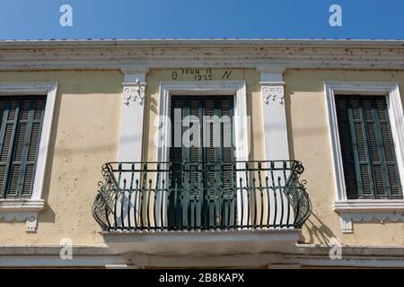 Vintage-Balkon, Nahaufnahme, Kastoria, Griechenland, Osteuropa Stockfoto