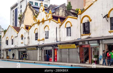 Reihe von Geschäften Teil der alten Marktgebäude in Kuala Lumpur Malaysia. Stockfoto