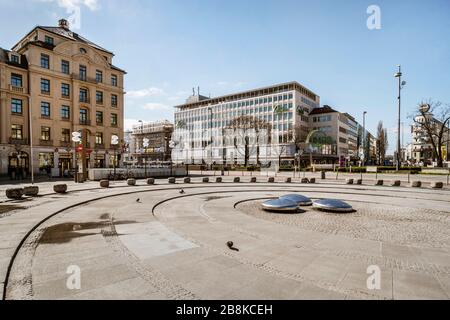 Bayern-München-Deutschland, 22. März 2020: Leere Straßen am Karlsplatz Stachus in München wegen Abschaltung wegen Corona-Virus Stockfoto