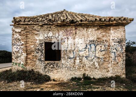 Ruinen eines verlassenen leerstehenden Brick House im Süden Spaniens Stockfoto