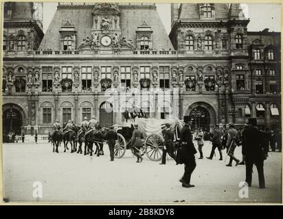 Beerdigung von G [ENER] al Galliéni: Das Trauerauto. Char Beerdigung von General Joseph Gallieni vor dem Rathaus, 4. Bezirk, Paris, 1. Juni 1916 Anonyme. Funérailles du Général Galliéni : le char funèbre. Char funèbre du Général Joseph Galliéni devant l'Hôtel de Ville, 4ème arronicale, Paris, le 1er juin. Tirage au gélatino-bromure d'argent. 01 Juin 1916-01 Juin. Paris, musée Carnavalet. Stockfoto