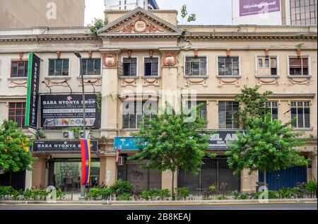 Stoff- und Textilgeschäfte in Kolonialgebäude auf Baum gesäumten Jalan Tuanku Abdul Rahman Straße im Zentrum von Kuala Lumpur Malaysia. Stockfoto