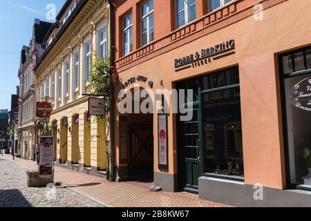 CFamous Rote Straße in der Altstadt von Flensburg an der Flenburger Förde, Grenzstadt zu Dänemark, Schleswig-Holstein, Norddeutschland, Mitteleuropa, Stockfoto