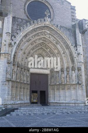 PORTADA DE LA IGLESIA DE SANTA MARIA - SIGLO XV - GOTICO CATALAN. Autor: ANTIGONI ANTONIO. Lage: MARIENKIRCHE. SPANIEN. Stockfoto