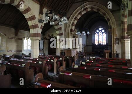 Ein Blick in St. James, die große Kirche in Birlingham, Worcestershire als Kirchen in ganz Großbritannien, haben heute im Rahmen der Bemühungen, Covid-19 zu bekämpfen, Sonntagsgottesdienste für Massenpublikum über das Internet erbracht. Stockfoto