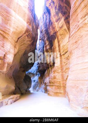 Petra, Jordanien - es ist ein Symbol für Jordanien, sowie die meistbesuchte Touristenattraktion Jordaniens. Seit 1985 gehört Petra zum UNESCO-Weltkulturerbe Stockfoto