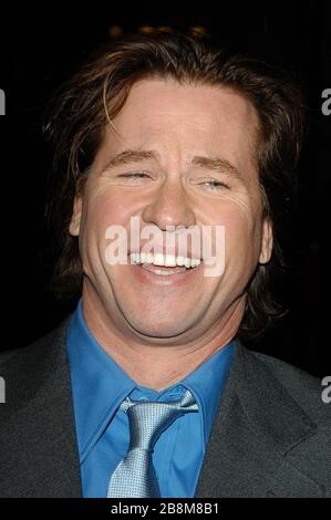 Val Kilmer bei der Weltpremiere von "Alexander" im Mann Grauman's Chinese Theatre in Hollywood, Kalifornien. Die Veranstaltung fand am Dienstag, den 16. November 2004 statt. Foto von: SBM / PictureLux - Aktenzeichen # 33984-10898SBMPLX Stockfoto