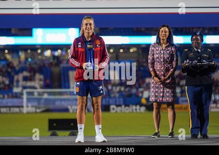 FRISCO. USA. 11. MÄRZ: Alexia Putellas aus Spanien posiert mit der MVP-Auszeichnung während des Internationalen freundschaftlichen Fußballspiels der USA Frauen gegen Japan Frauen im Toyota Stadium in Frisco, Texas, USA im SheBelieves Cup 2020. ***keine kommerzielle Nutzung*** (Foto von Daniela Porcelli/SPP) Stockfoto