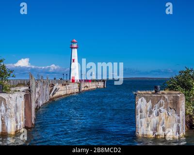 Wawatam Lighthouse am Ende des Huron Park Boardwalk, St. Ignace, Upper Peninsula, Michigan. Stockfoto