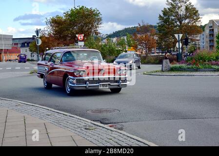 Ein amerikanisches Buick Special Estate Wagon ist in der Nähe des Trondheim Central Station, Norwegen, zu sehen. Stockfoto