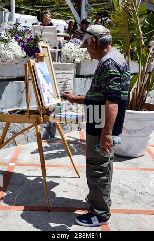 Künstler an der Arbeit auf den Straßen von Positano an der Amalfiküste, Kampanien, Italien. Stockfoto