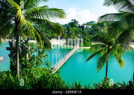 Singapur - 5. Januar 2019: Die schwimmende Brücke über die Palawan Insel in Sentosa Stockfoto