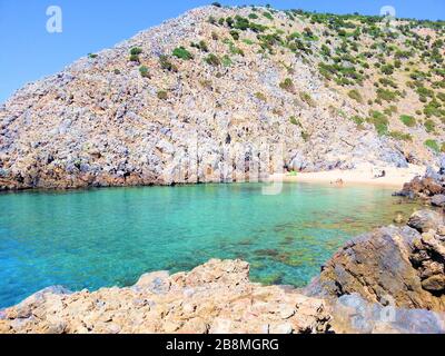 Kristallblaues Meer im Süden von Sardinien Italien Europa Stockfoto