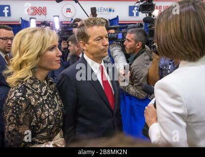 ***DATEIFOTO*** Rand Paul testet positiv auf Coronavirus und geht in die Quarantäne. LAS VEGAS, NV - 15. Dezember 2015: Rand Paul pictured in the Spin Room at the CNN GOP Debate im Venetain Resort in Las vegas, NV on December 15, 2015. Kredit: Erik Kabik Photography/MediaPunch Stockfoto