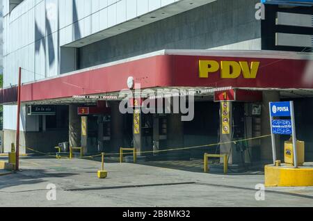 21. März 2020, Caracas, Miranda, Venezuela: In Venezuela sind viele Tankstellen ohne Treibstoff, während die Informationen über die Verbreitung von Covid-19 sehr begrenzt sind. Das Land befindet sich noch in Quarantäne, mit einzelnen Straßen und nur sehr wenigen Menschen in den Städten. (Bild: © Jimmy Villalta/ZUMA Draht) Stockfoto